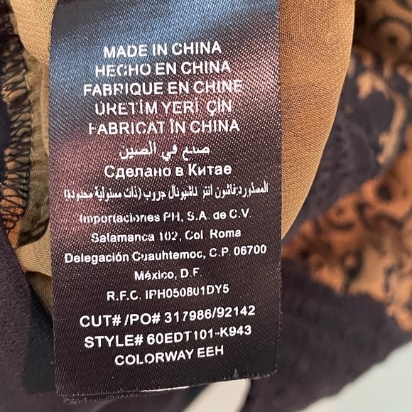 Bebe 100% silk sleeveless blouse Statement Piece Neckline in excellent condition - Picture 8 of 8